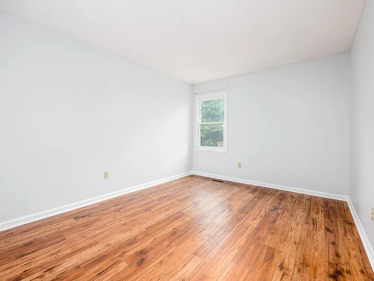 77 Bunker Hill Ct — Photo 10