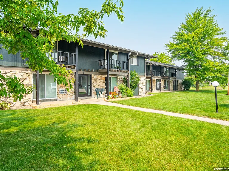 Maple Crest Apartments (Calumet Grove) — Photo 7