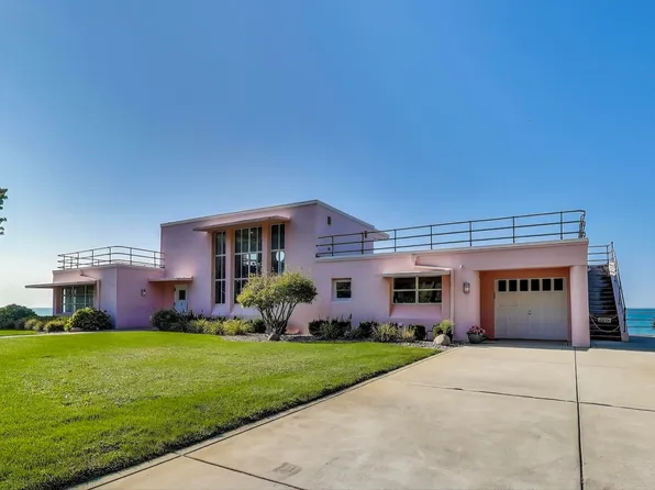 250 W Lake Front Dr, Beverly Shores, IN 46301