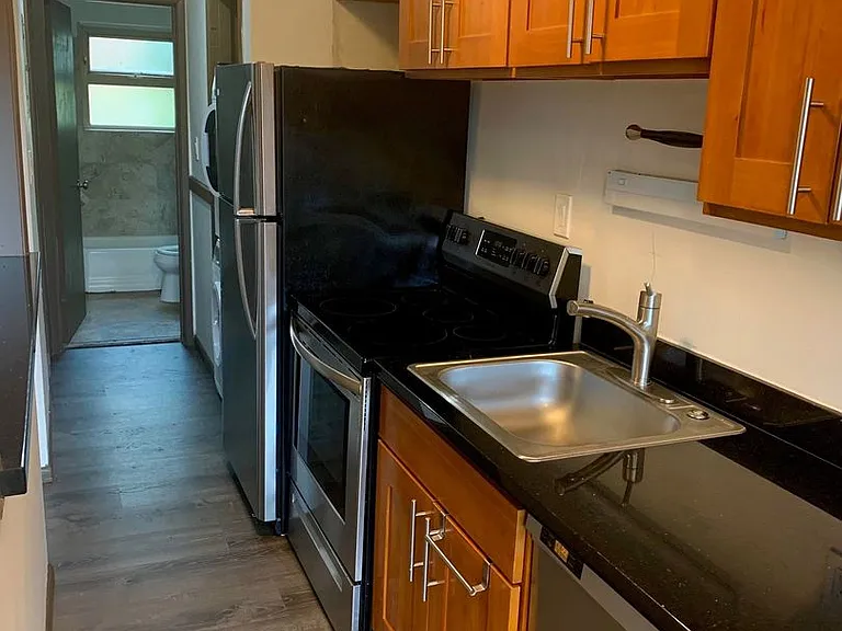 2350 Beacon Ave S — Photo 80