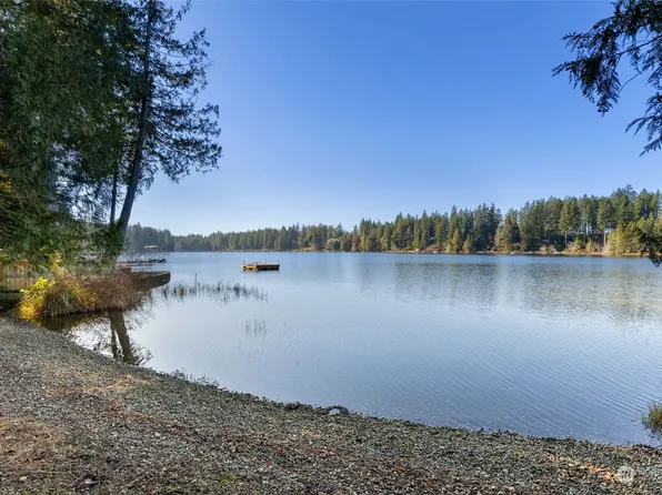933 E Trails End Drive, Belfair, WA 98528