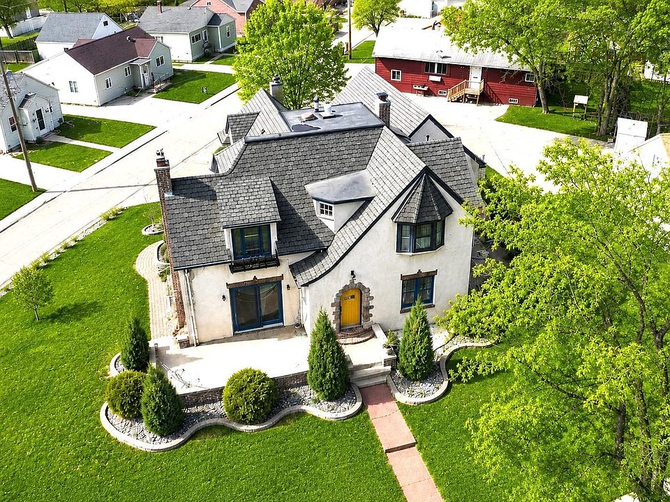 1st image of 616 NW Lincoln Ave