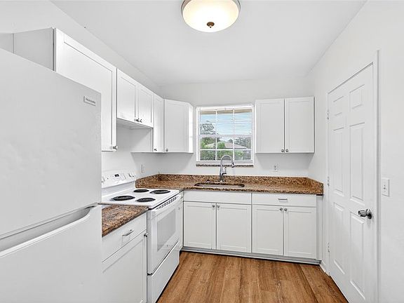 4th image of 14676 SW 43rd Court Rd
