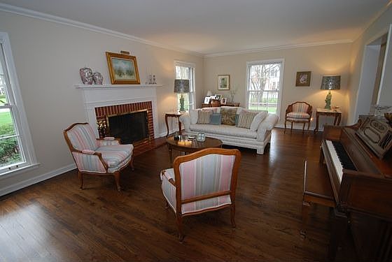 3rd image of 1847 Bowling Green Dr