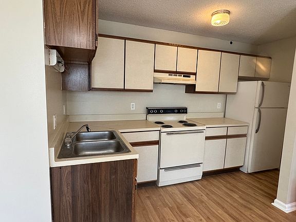 4th image of 19-21 Wedgewood Cir #19-21
