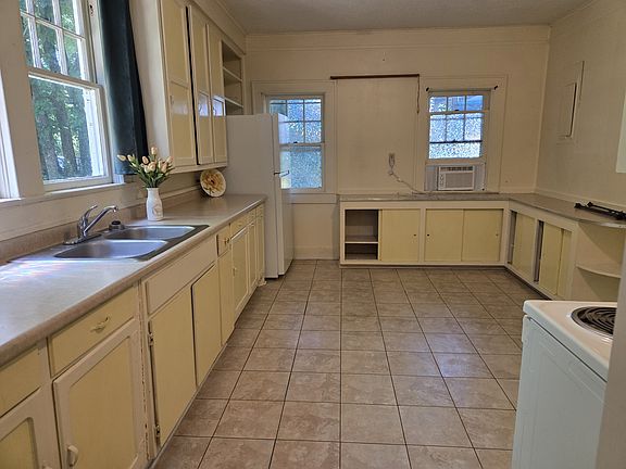 3rd image of 110 E Buck Mountain Rd #2