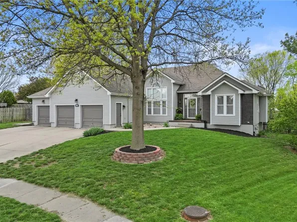 1902 Blackbird Cir, Kearney, MO 64060