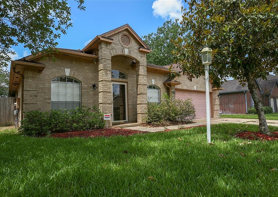 1st image of 1208 Gulfton Dr