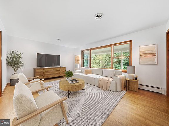 5th image of 3297 Raymonds Way