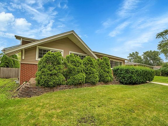 4th image of 602 E Dogwood Ln