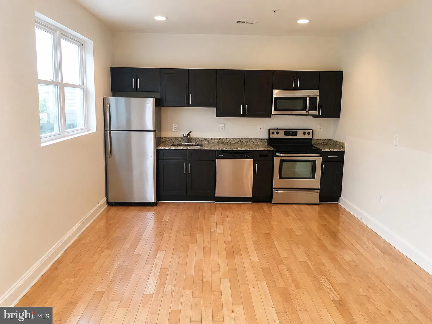 4 bed, 1600 sqft, $2,215 — Photo 4