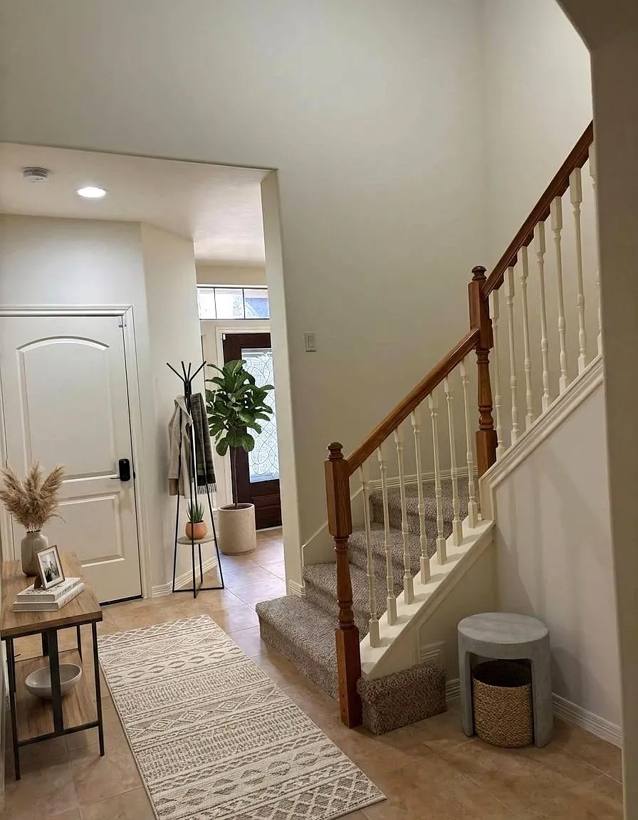 3 bed, 2.5 bath, 2204 sqft, $2,250 — Photo 2