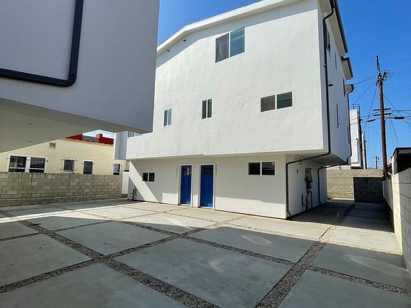 2nd image of 1119 N Berendo St #1119