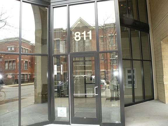 2nd image of 811 W 15th Pl Unit 410
