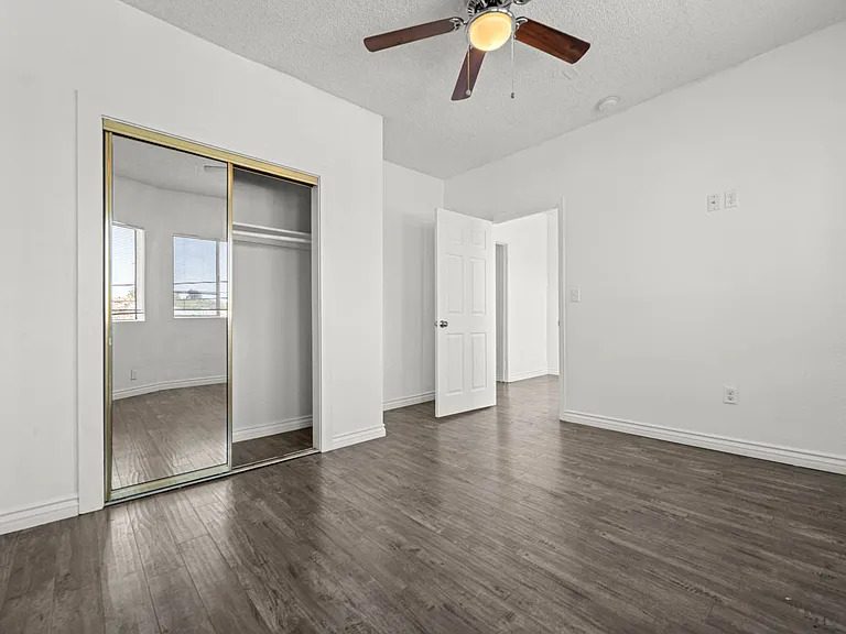 1280 W Jefferson Blvd — Photo 17