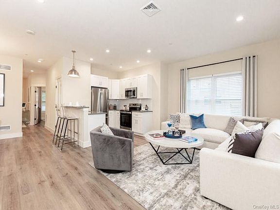 3rd image of 209 Romar Ct W