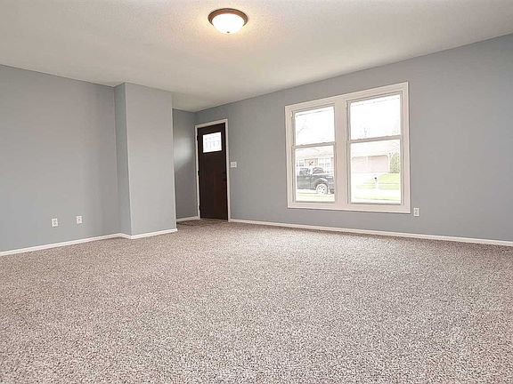 4th image of 806 Glenwood Pl
