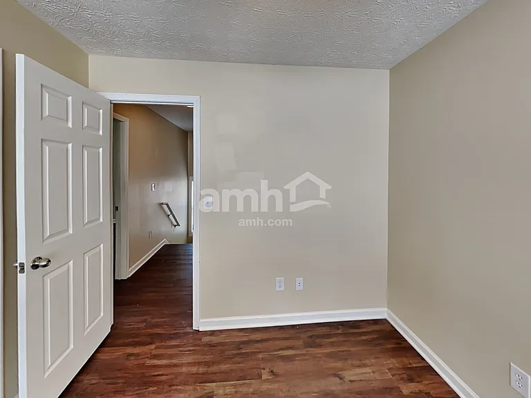 616 Laurel Bnd — Photo 15