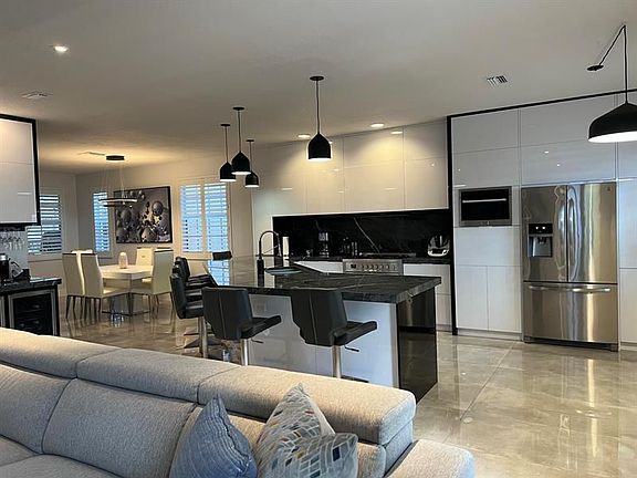 4th image of 729 Duchess Ct