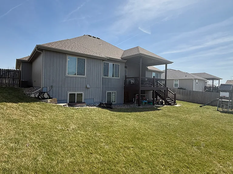 921 Silver Rain Rd — Photo 31