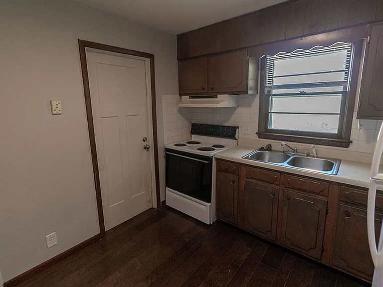 1804 Sylvan Ln — Photo 7