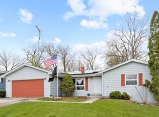800 Oak Manor Dr, Marengo, IL 60152