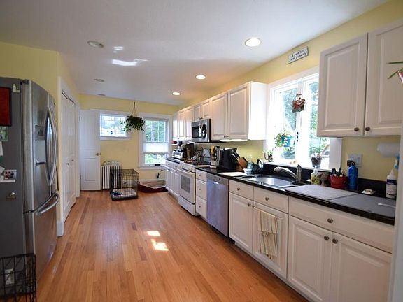 3rd image of 126 Summer St
