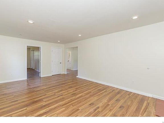 3rd image of 4014 Geraldine Ave