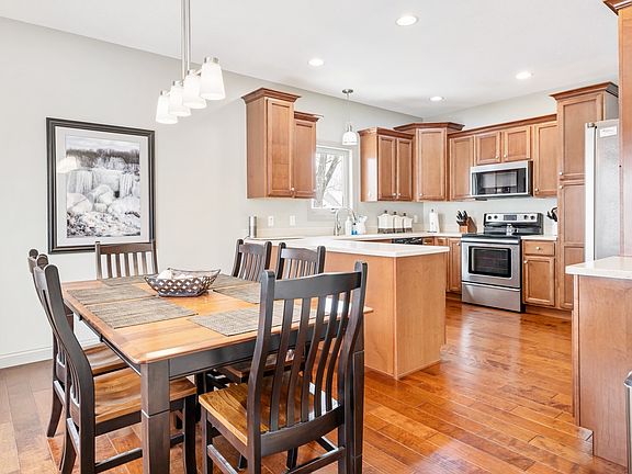 Dining Area & Kitchen