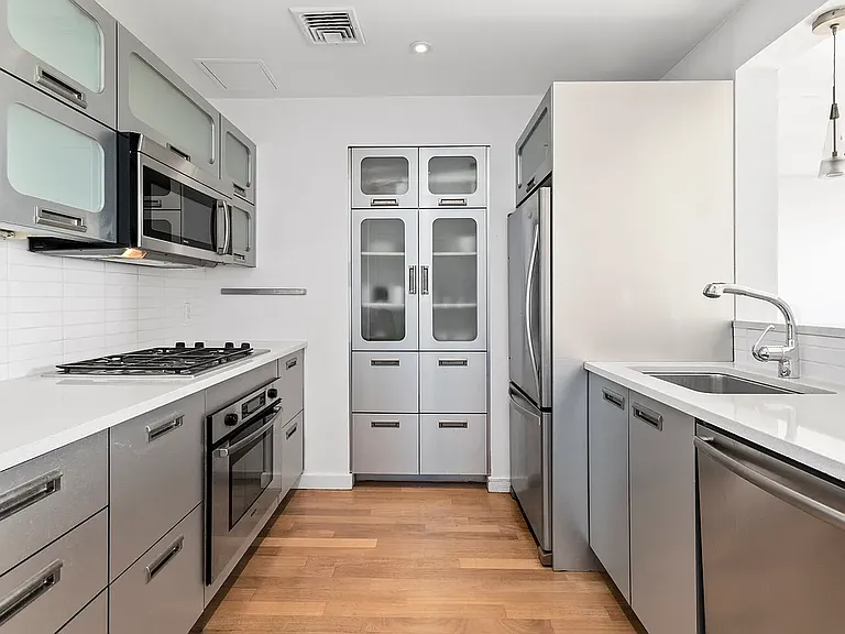 87 Smith St #7C — Photo 3