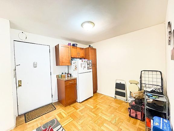 5th image of 3080 Voorhies Ave APT 1H