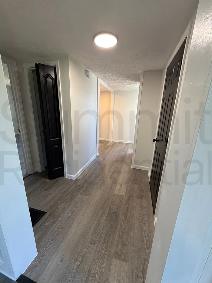 3 bed, 1.0 bath, 1628 sqft, $1,195 — Photo 1