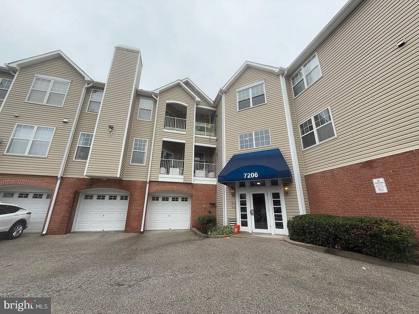 2 bed, 2.0 bath, 1118 sqft, $1,895 — Photo 2