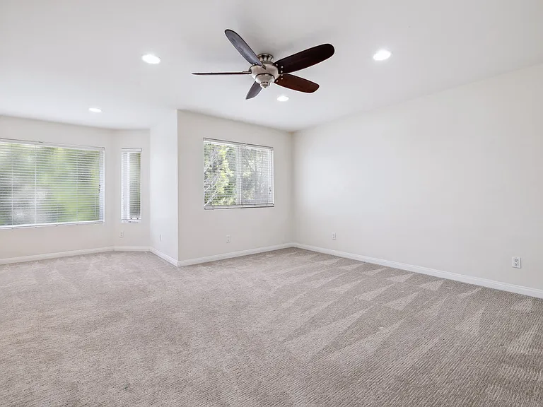 526 Houston Dr — Photo 16