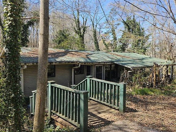 3rd image of 105 Memphis Ln
