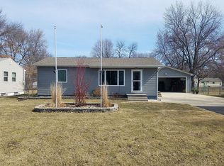 406 4th St, Washburn, IA 50702