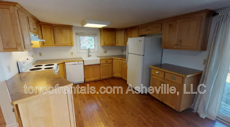 1051 Upward Rd — Photo 6