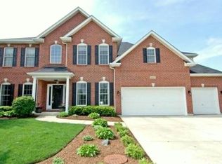 587 Cole Dr, South Elgin, IL 60177