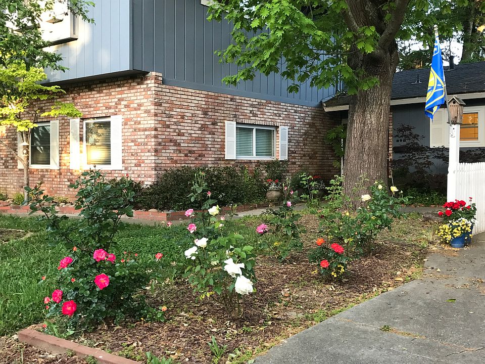 2nd image of 37 Harvard Ln