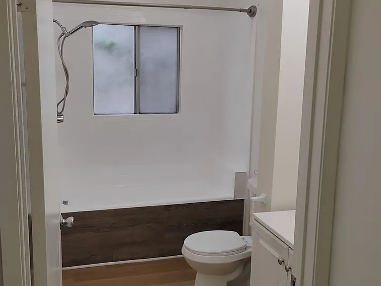 2229 Vineyard Ave — Photo 3