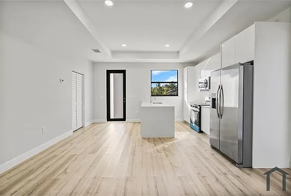 751 Clancy St E — Photo 10
