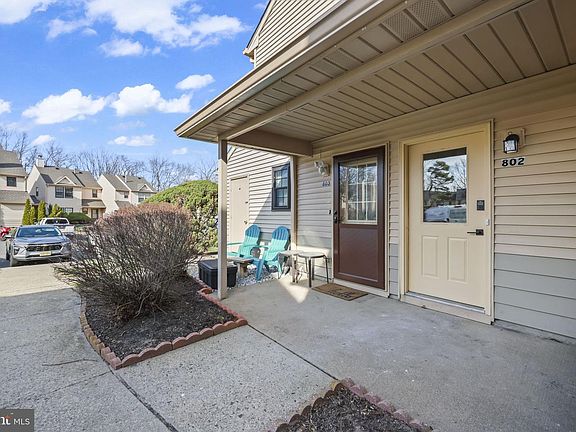 4th image of 802 Begonia Ct