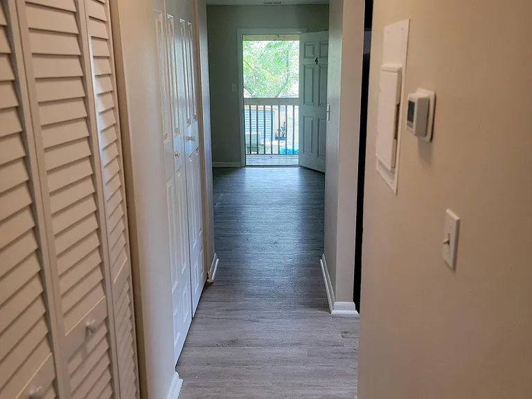 528 Ashlawn Dr #4 — Photo 5