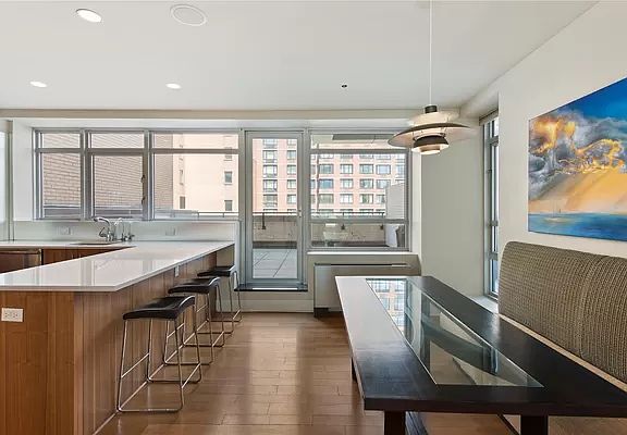 3rd image of 426 W 58th St