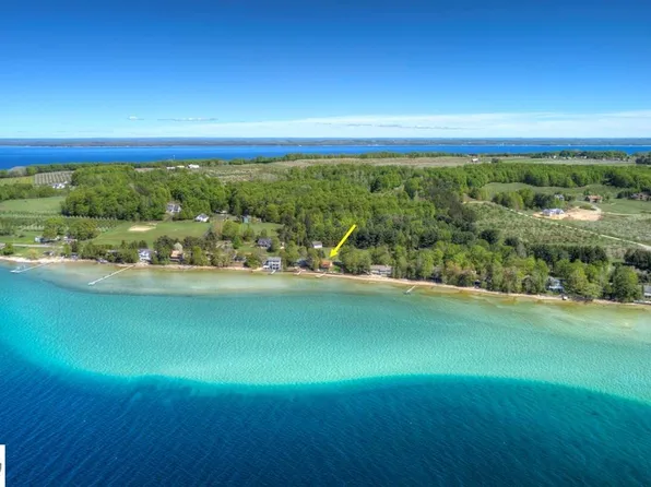 488 S Stony Point Rd, Suttons Bay, MI 49682
