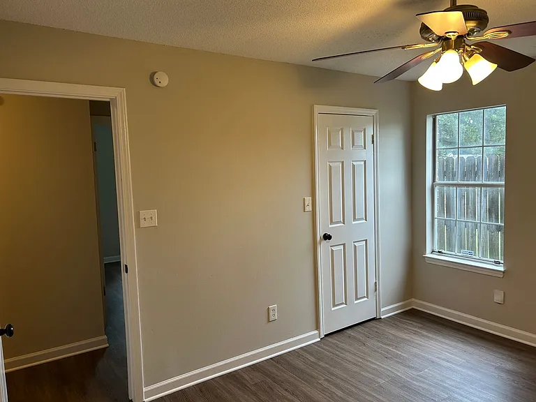 3530 Mayfair Dr — Photo 17