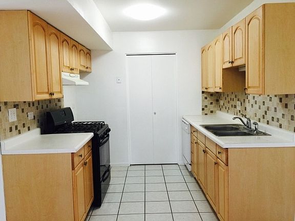 4th image of 1800 Jamestown Cir #1800