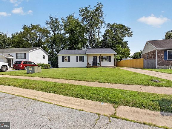 3rd image of 5 Dorsey Ln