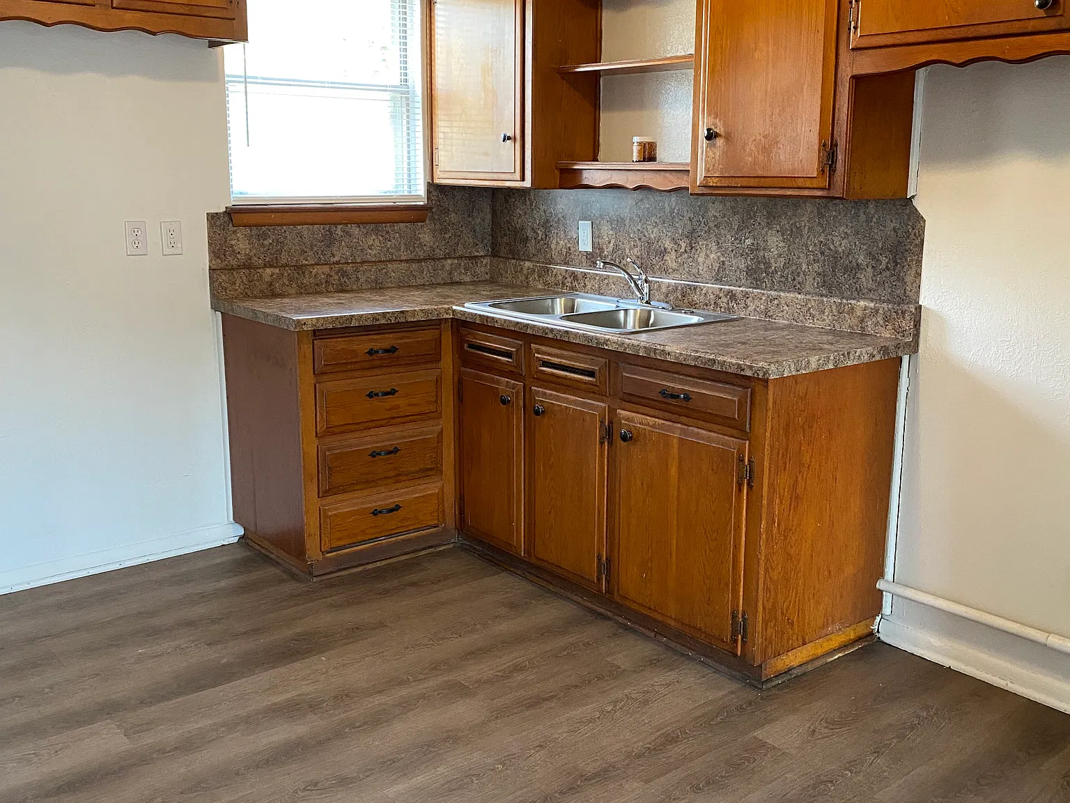 2 bed, 982 sqft, $900 — Photo 2