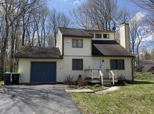 1545 Belgravia Dr, Tobyhanna, PA